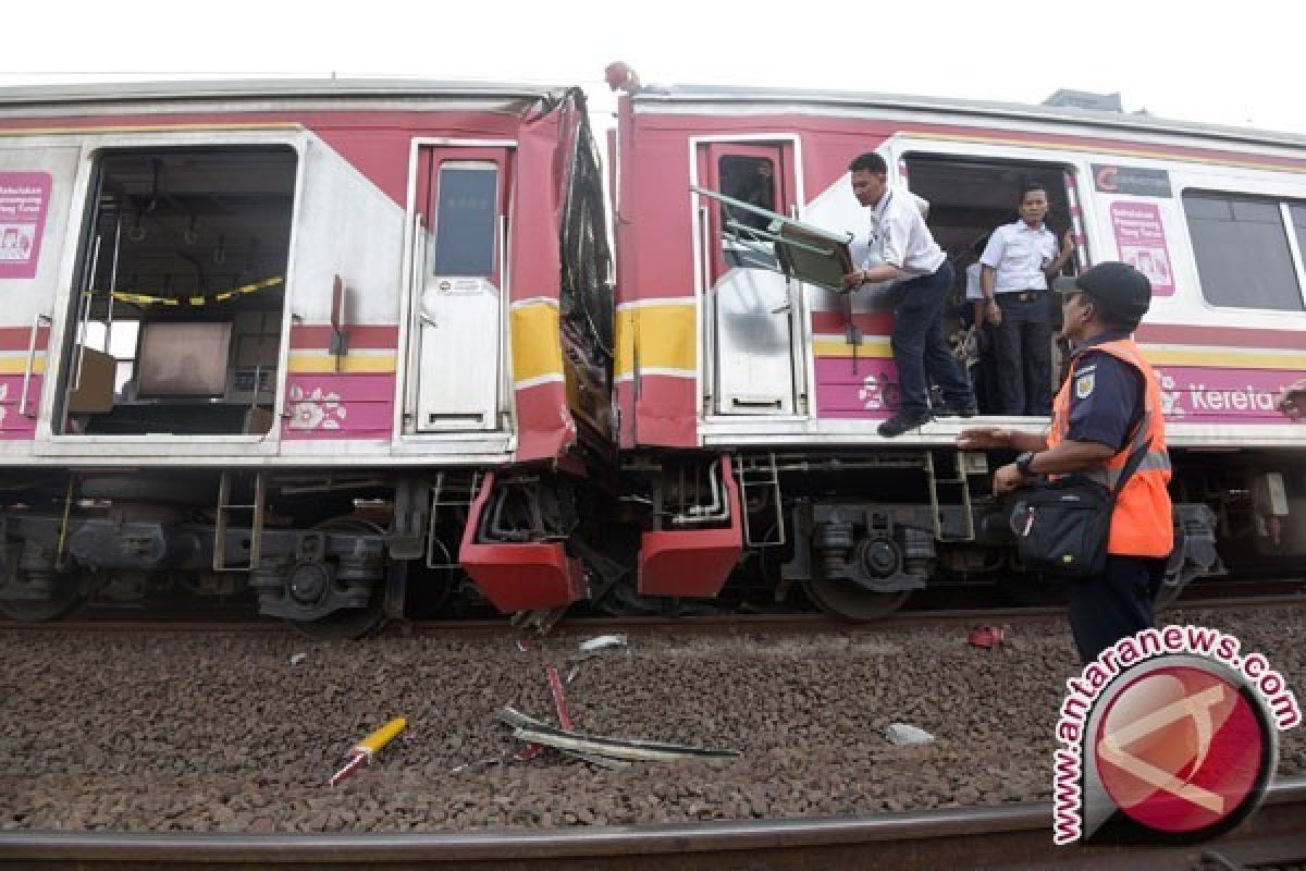 Ratusan Pekerja Dikerahkan Evakuasi KRL Juanda