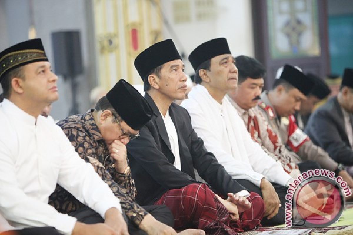 Jokowi Shalat Id Di Martapura Kalsel