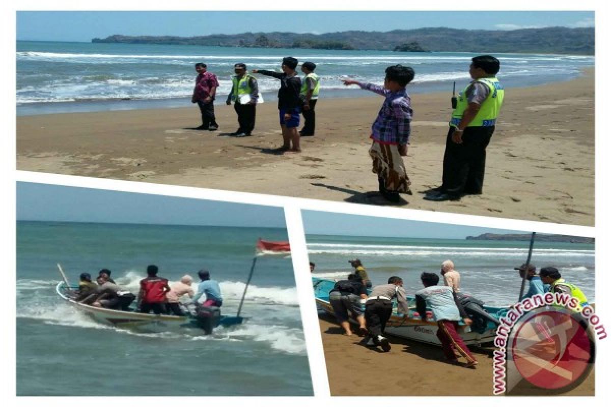 Basarnas Evakuasi Siswa Terseret Ombak Pantai Trenggalek