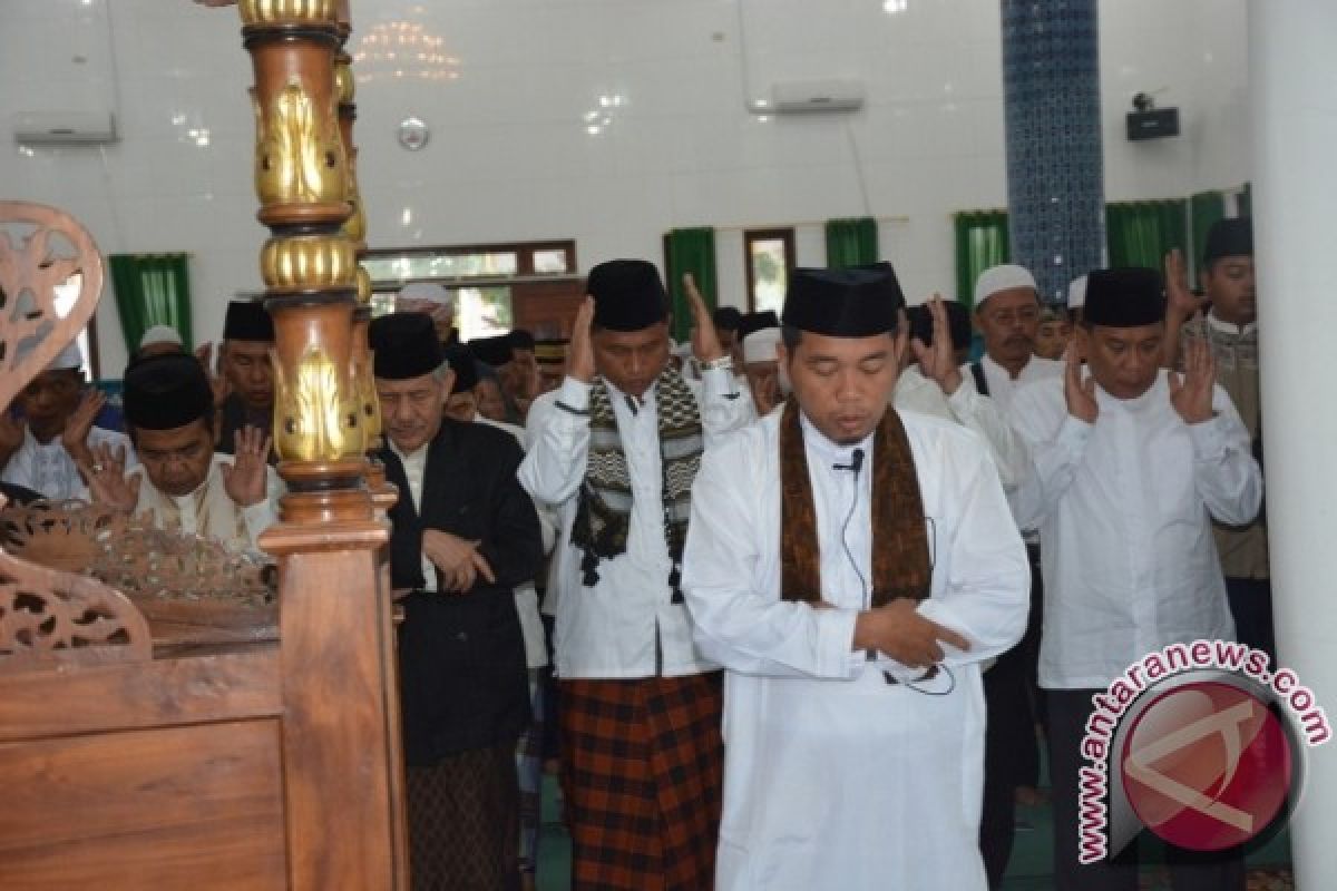 Bupati Sholat Idul Adha di Masjid Jamiâ€™