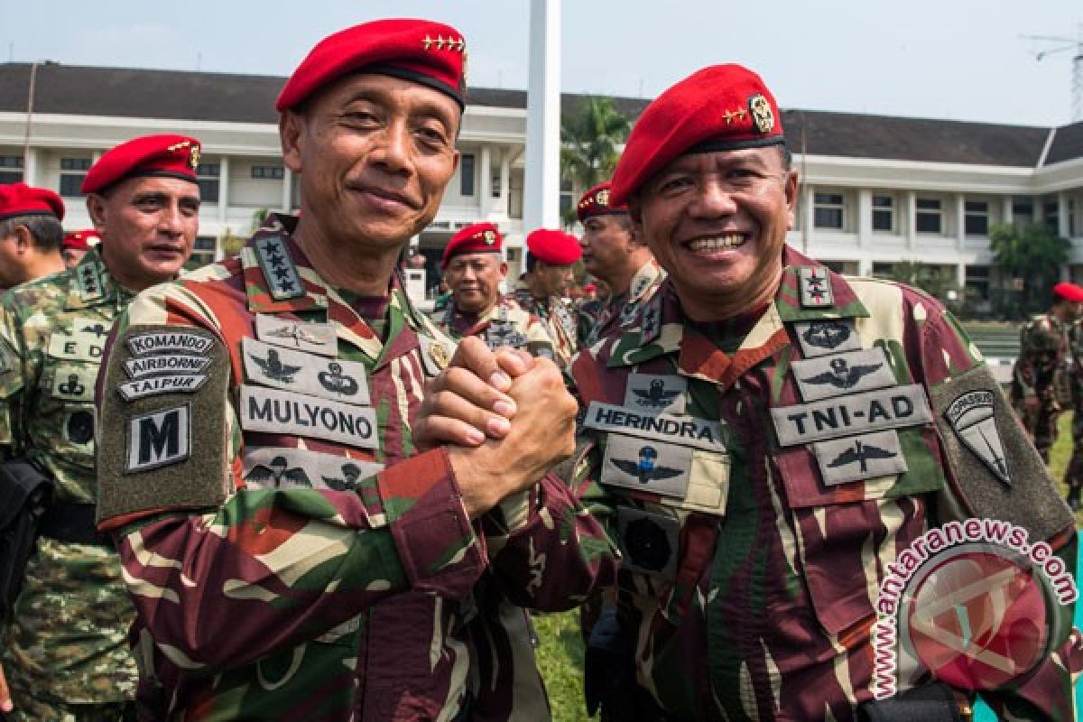 Jenderal TNI Mulyono perintahkan lucuti kaus palu arit