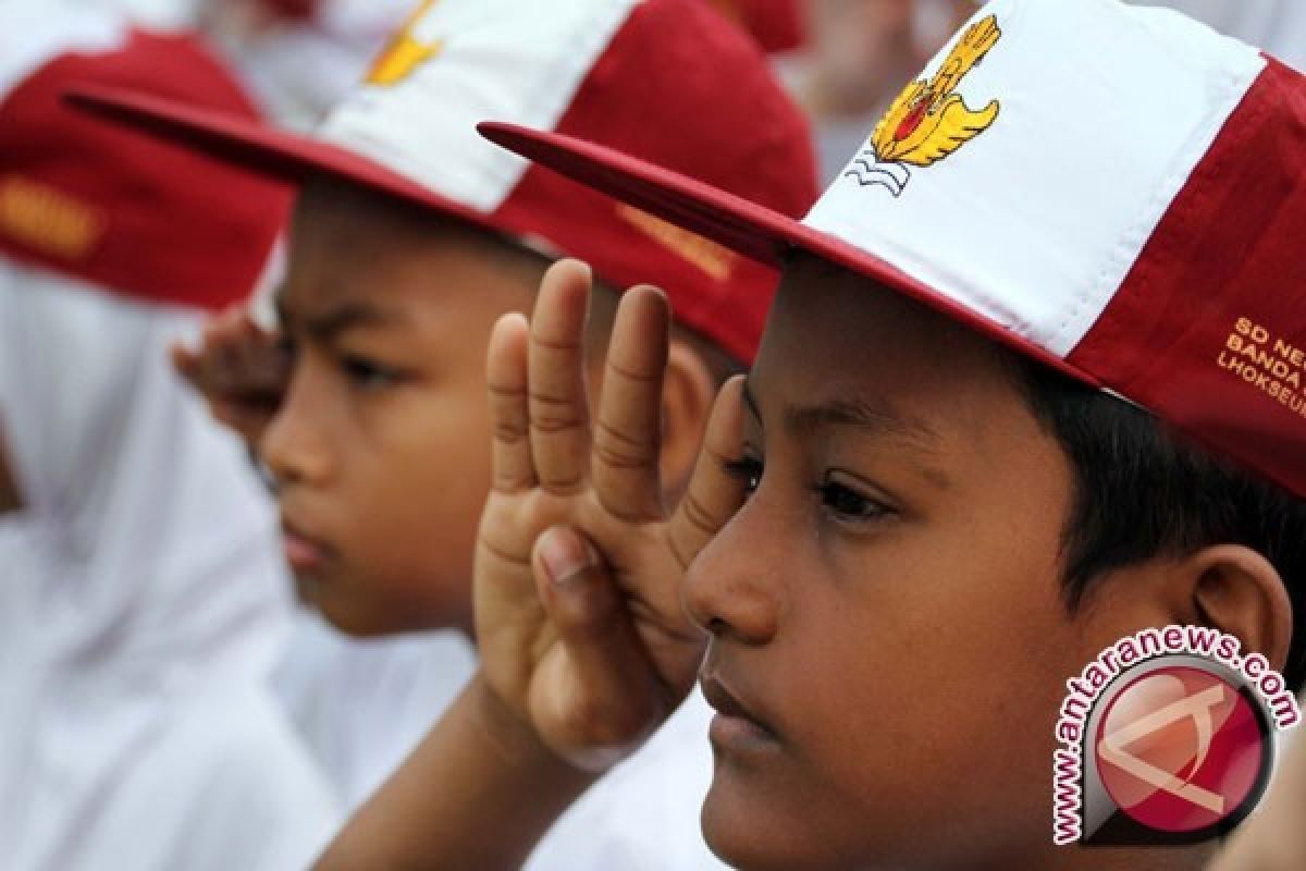 Orang Tua Siswa Jalani Sesi Konsultasi Dengan Guru