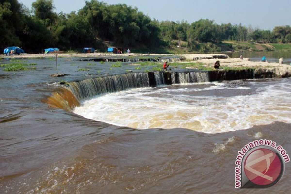 Bengawan Solo Bojonegoro Ramai Dikunjungi Wisatawan