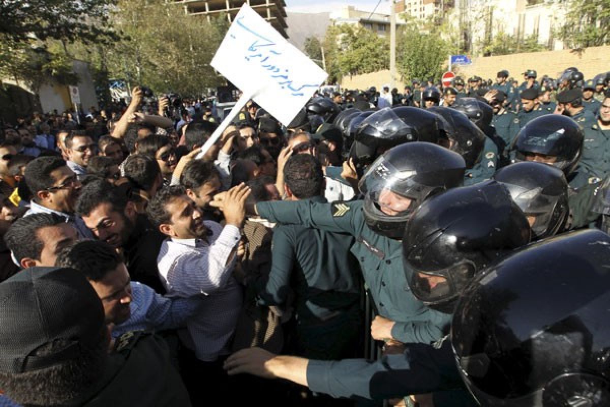 Demonstran Iran serbu Kedubes Saudi
