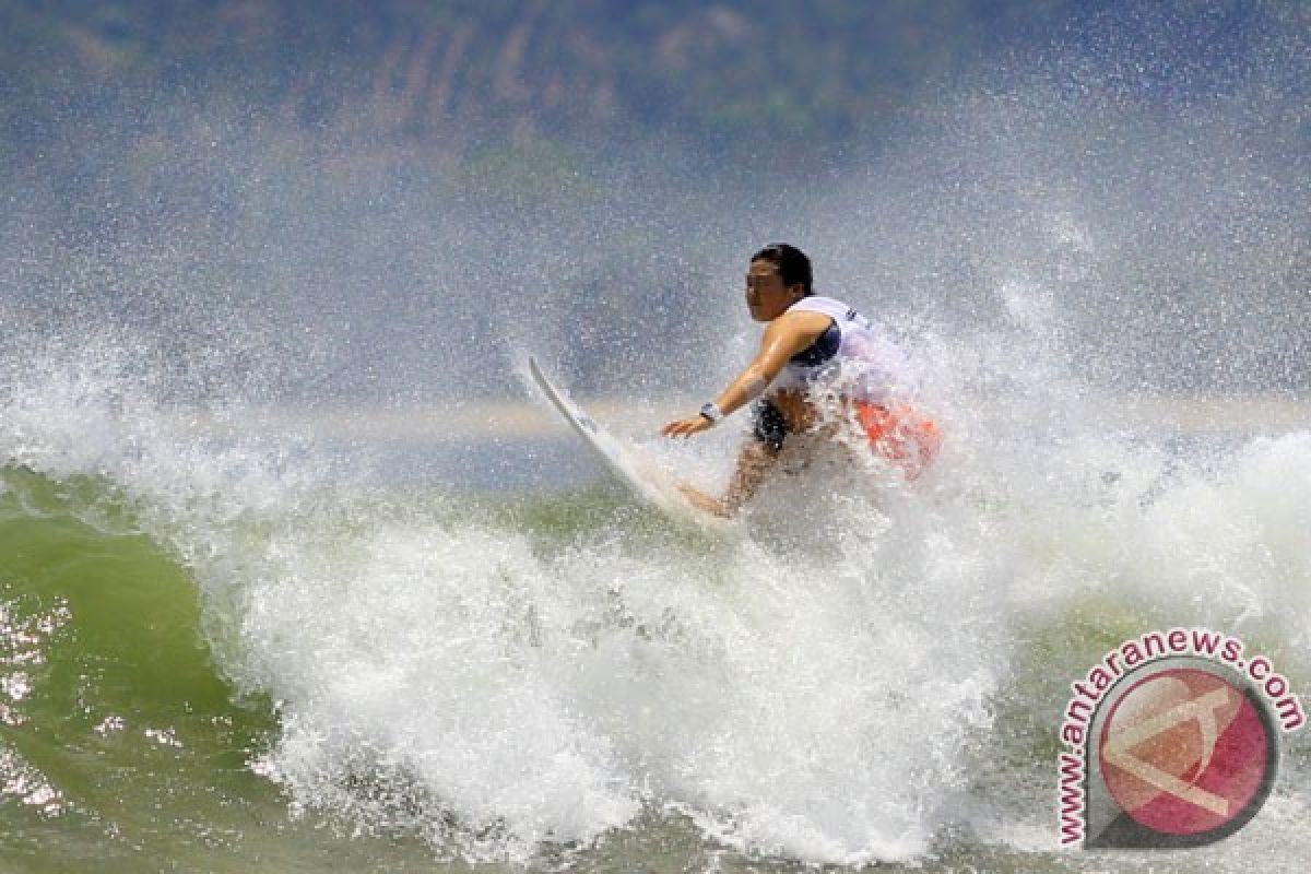 "Surfing" dikembangkan di Pantai Wafor