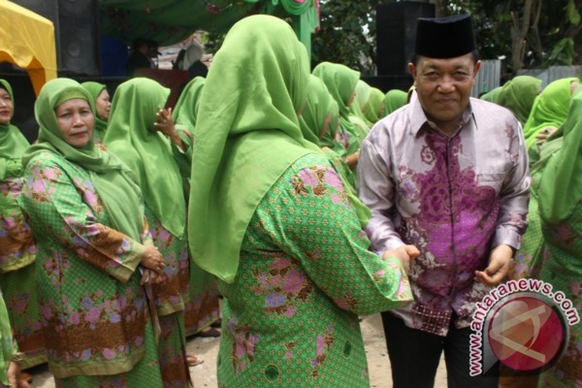 Dahlan Hadiri Pelantikan Muslimat PAC NU Natal 