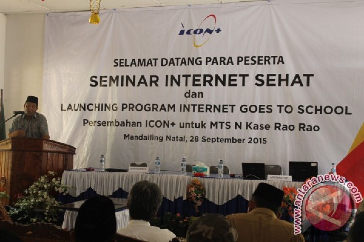 Bupati Madina Buka Seminar Internet Sehat