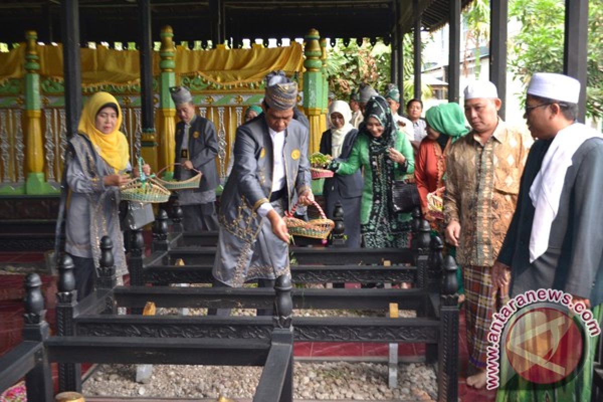 Ziarah Ke Makam Sultan Suriansyah