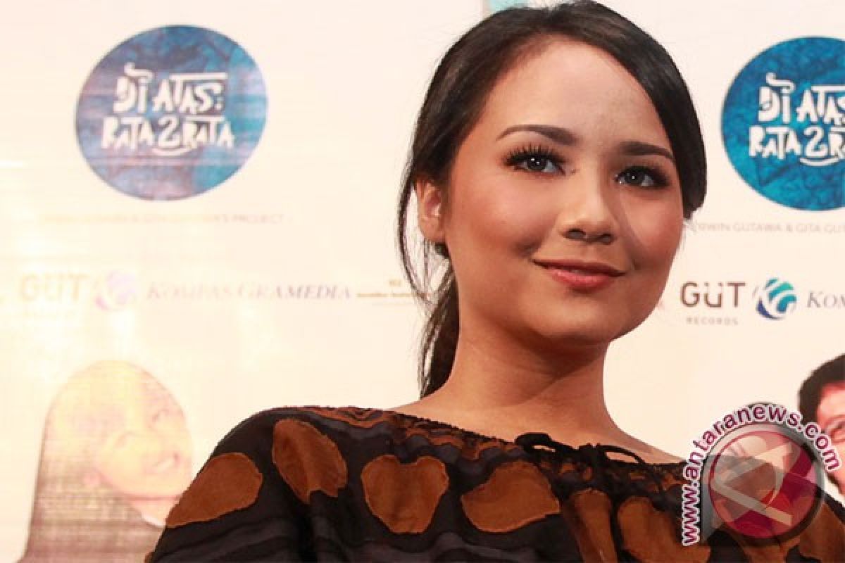 Lewat "Grain", Gita Gutawa memulai debutnya di Eropa