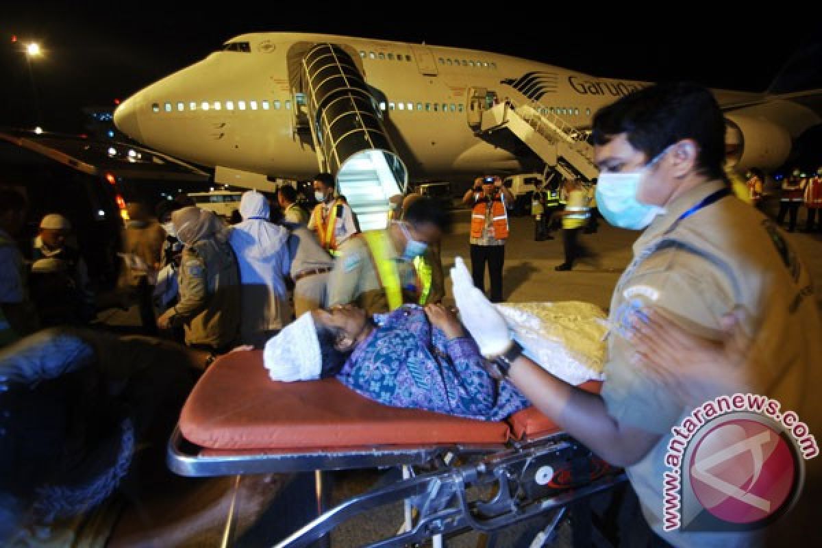 Satu haji debarkasi Padang meninggal di pesawat