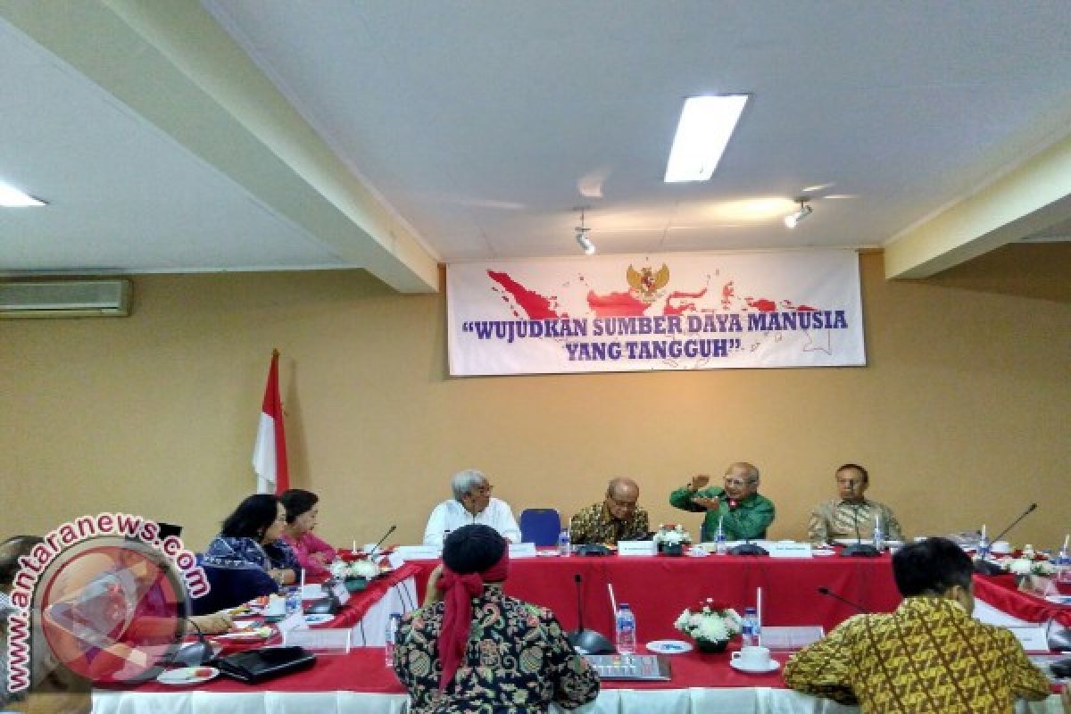 Emil Salim: pasal kretek justru rugikan petani tembakau Indonesia  