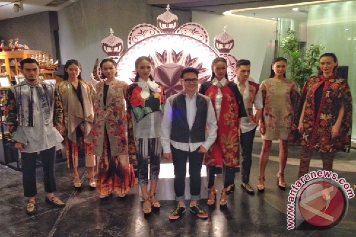 Denny Wirawan hadirkan batik kudus versi edgy