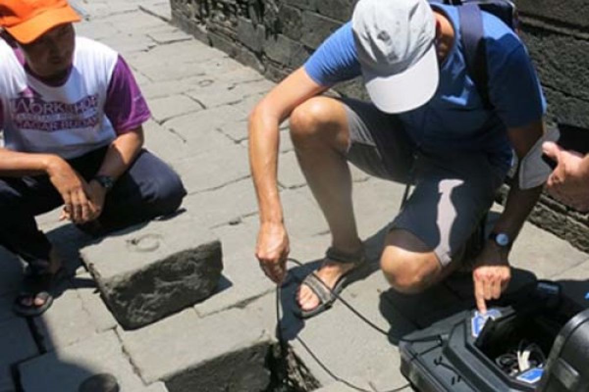 Masih Ada Abu Vulkanik di Drainase Borobudur