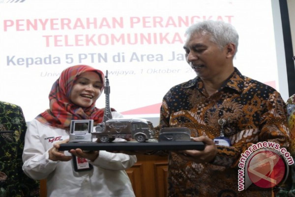  Telkomsel Hibahkan BTS ke Lima Perguruan Tinggi