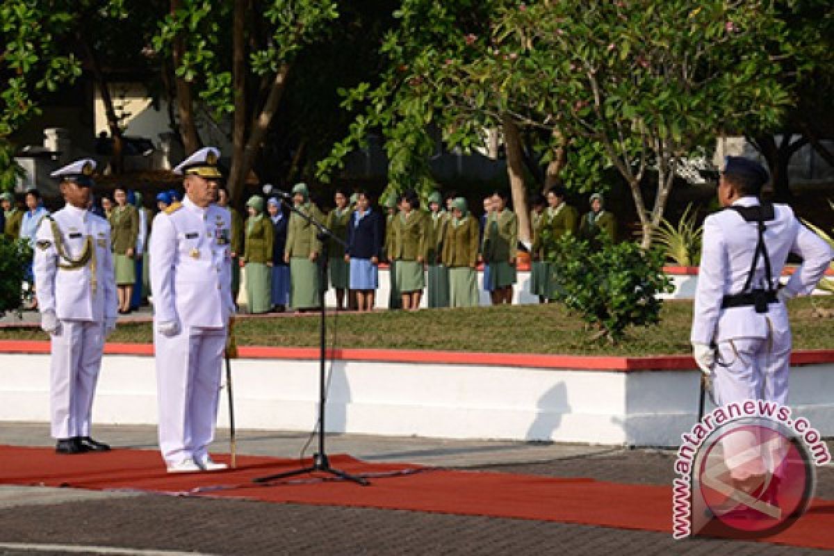 Danlantamal Manado pimpin upacara ziarah HUT TNI