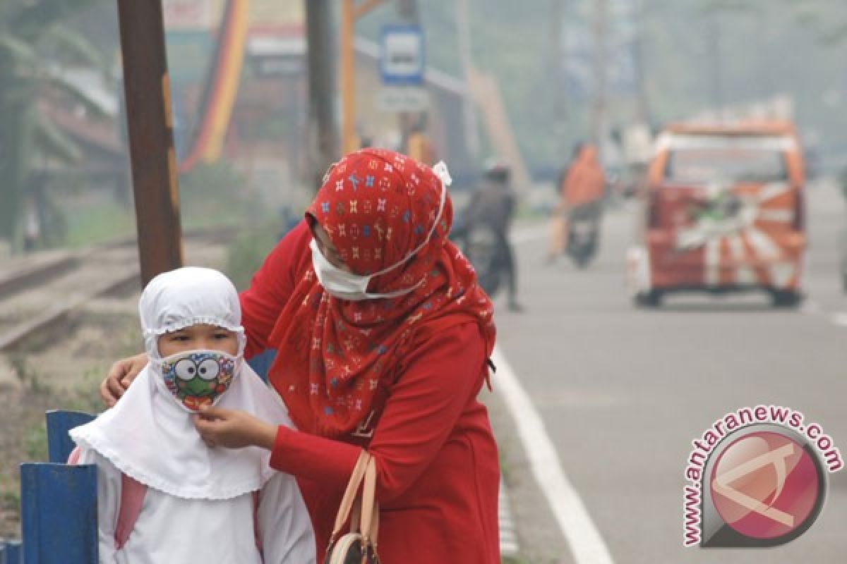 Hujan tidak kurangi kabut asap di Padang