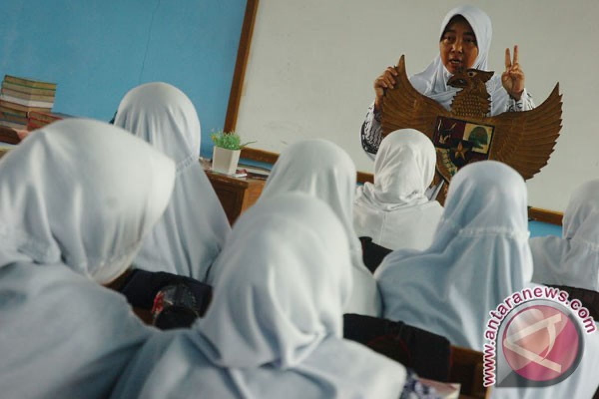 Bantuan Orang Tua Asuh Yogyakarta mulai sentuh SMP dan SMA