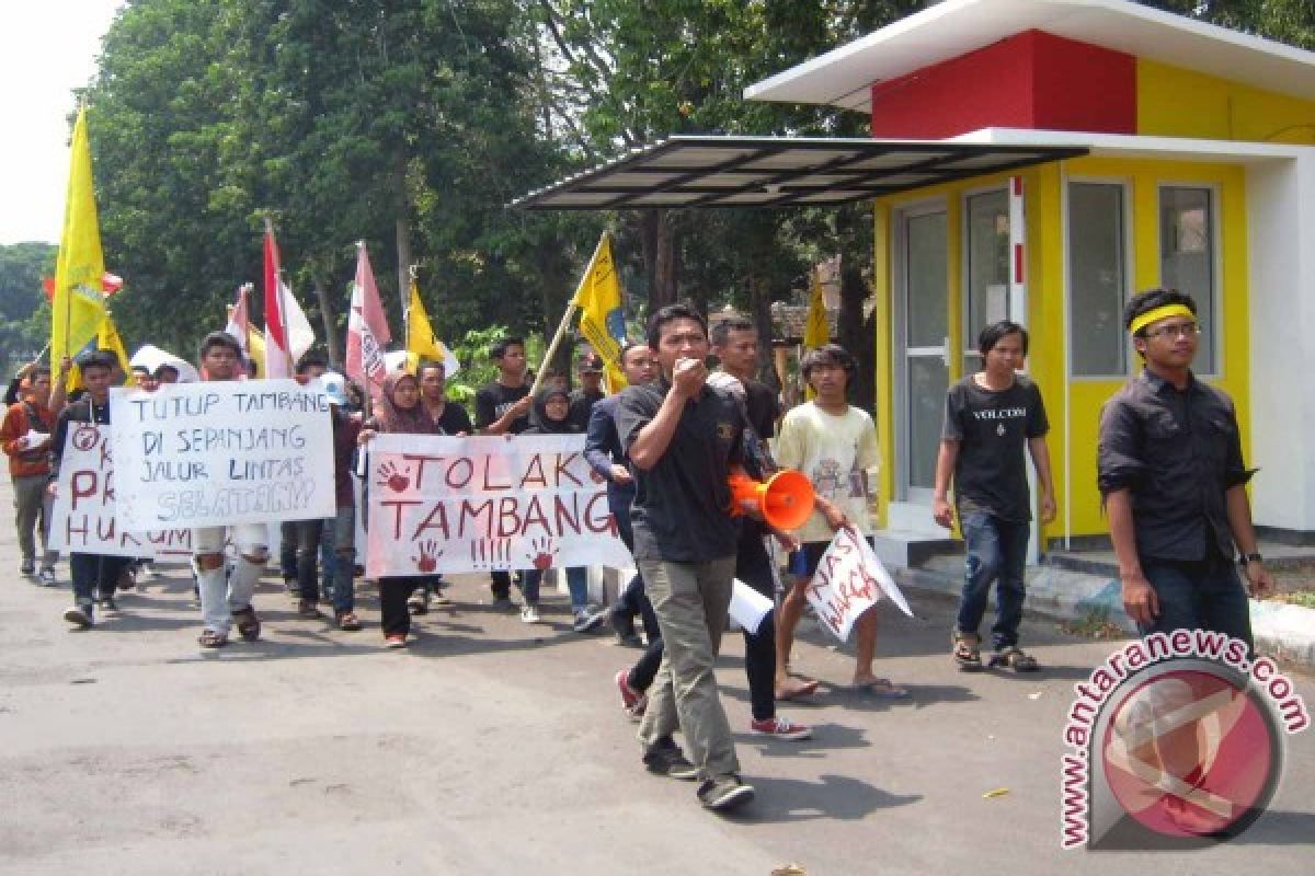 Aksi Solidaritas Salim Kancil di Jember Terus Mengalir