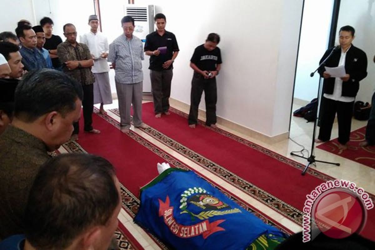 Bupati Bantaeng lepas jenazah staf khusus di Masjid PWI