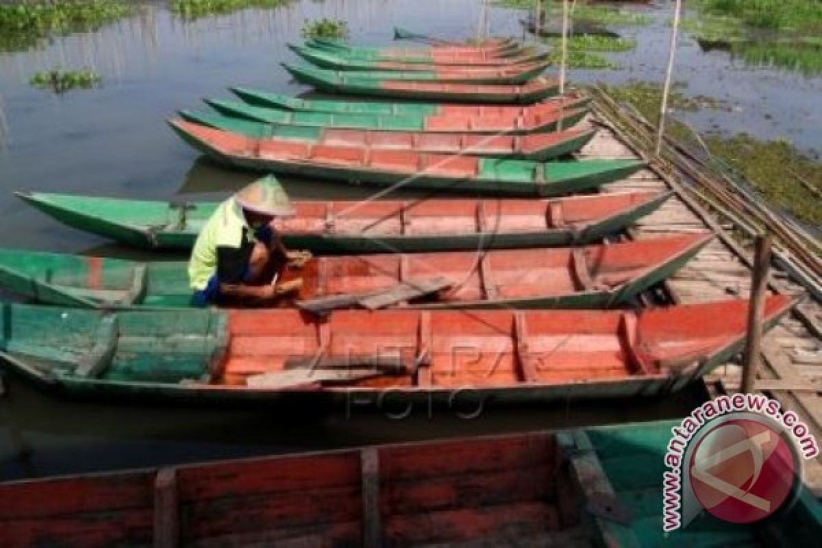 Nelayan Cirebon Buka Wisata Mancing