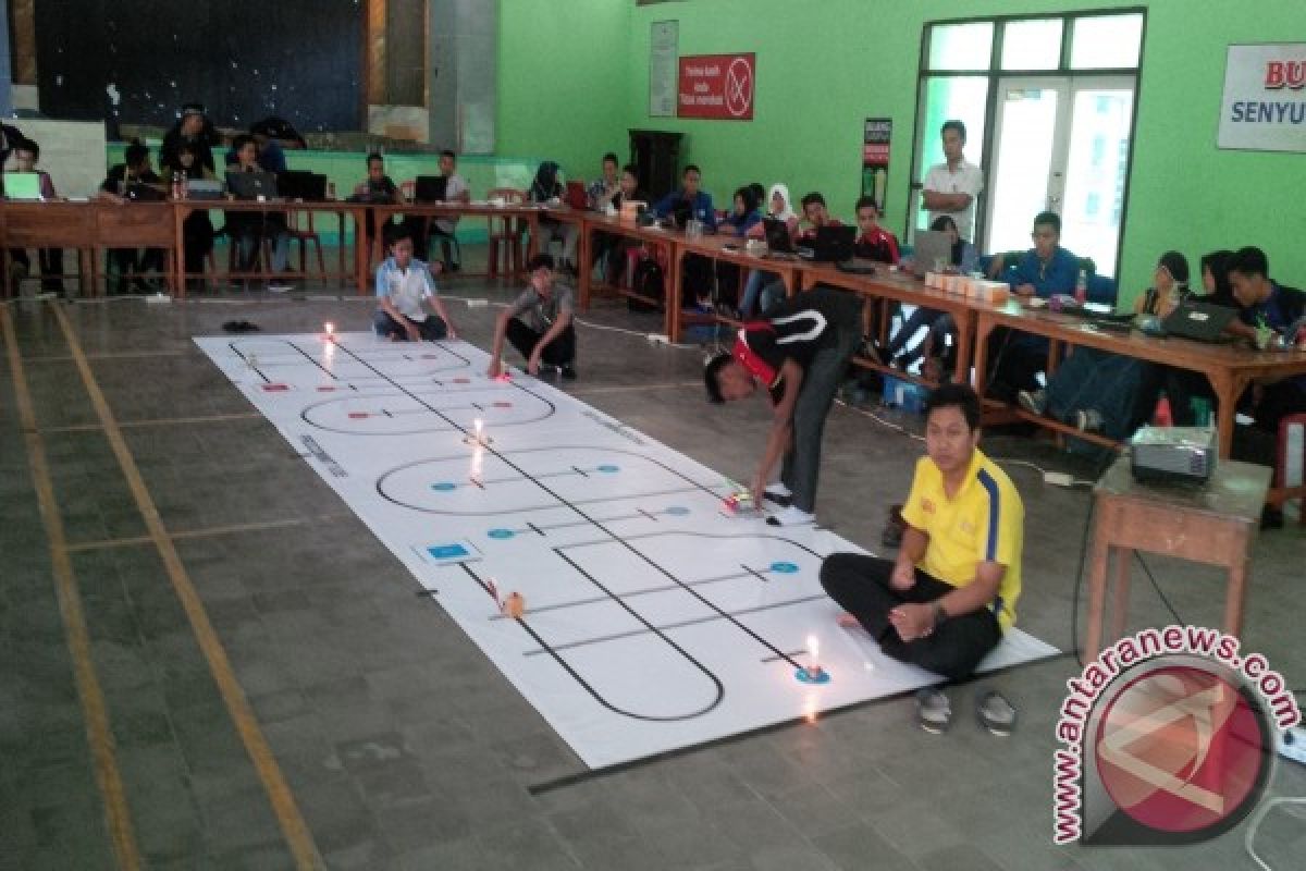 ITS Bina Madrasah/Pesantren Kuasai Robot dan Desain