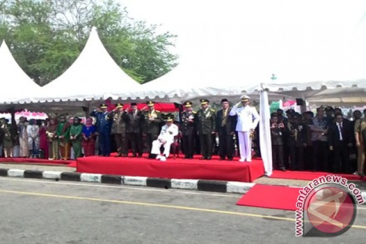 Gubernur Kaltim Irup HUT TNI di Balikpapan