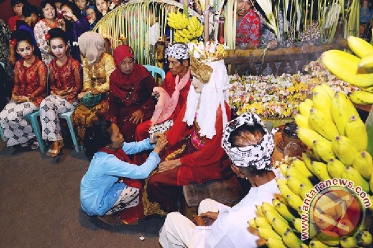 Banyuwangi Lestarikan Tari Seblang Bakungan