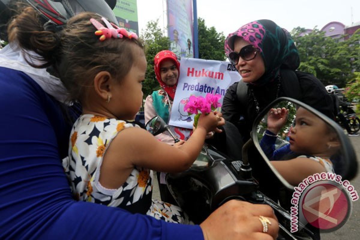 Dua murid SD cabuli adik kelasnya