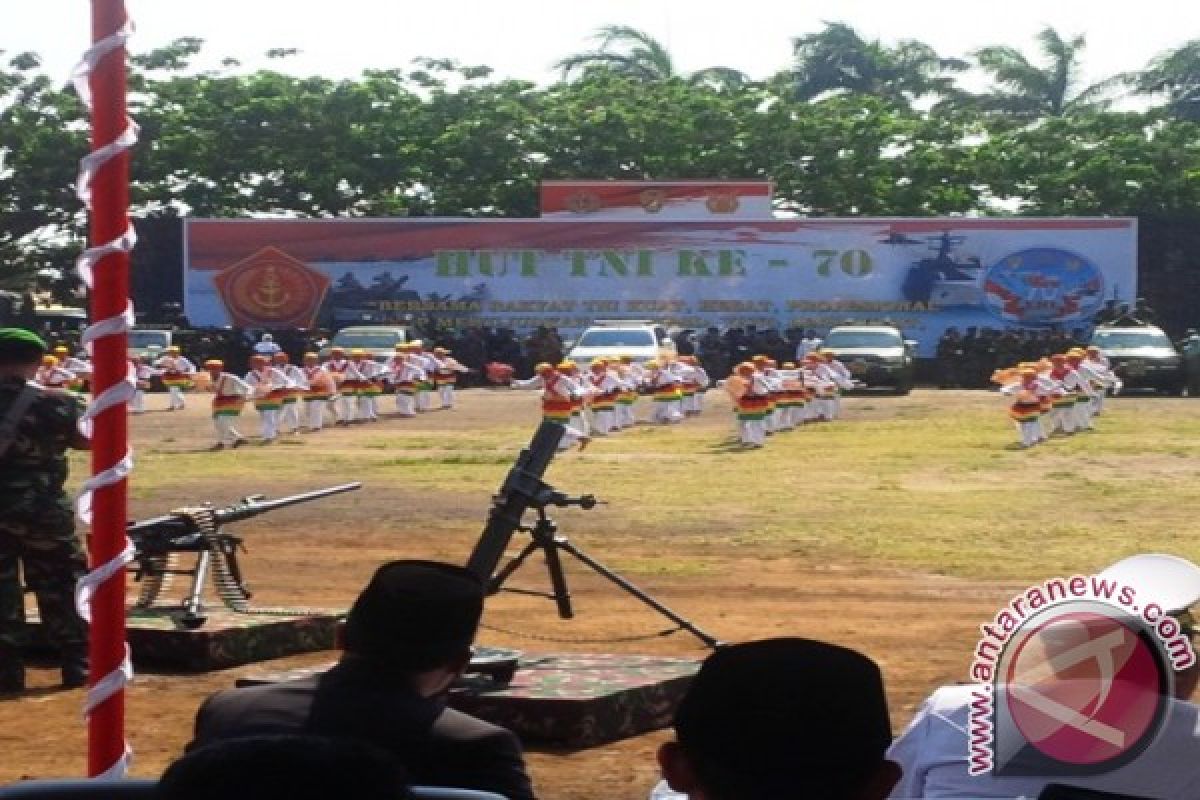 HUT TNI Dimeriahkan Tarian Soya-Soya