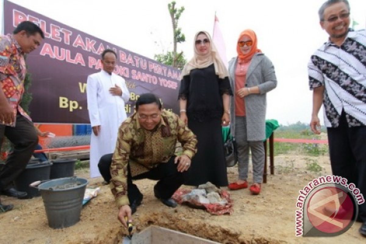 Wali Kota Lakukan Peletakan Batu Pertama Aula Gereja