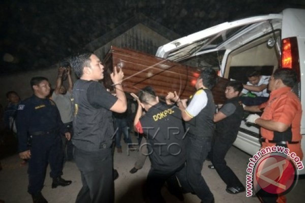 Jenazah korban Aviastar tiba di RS Bhayangkara 