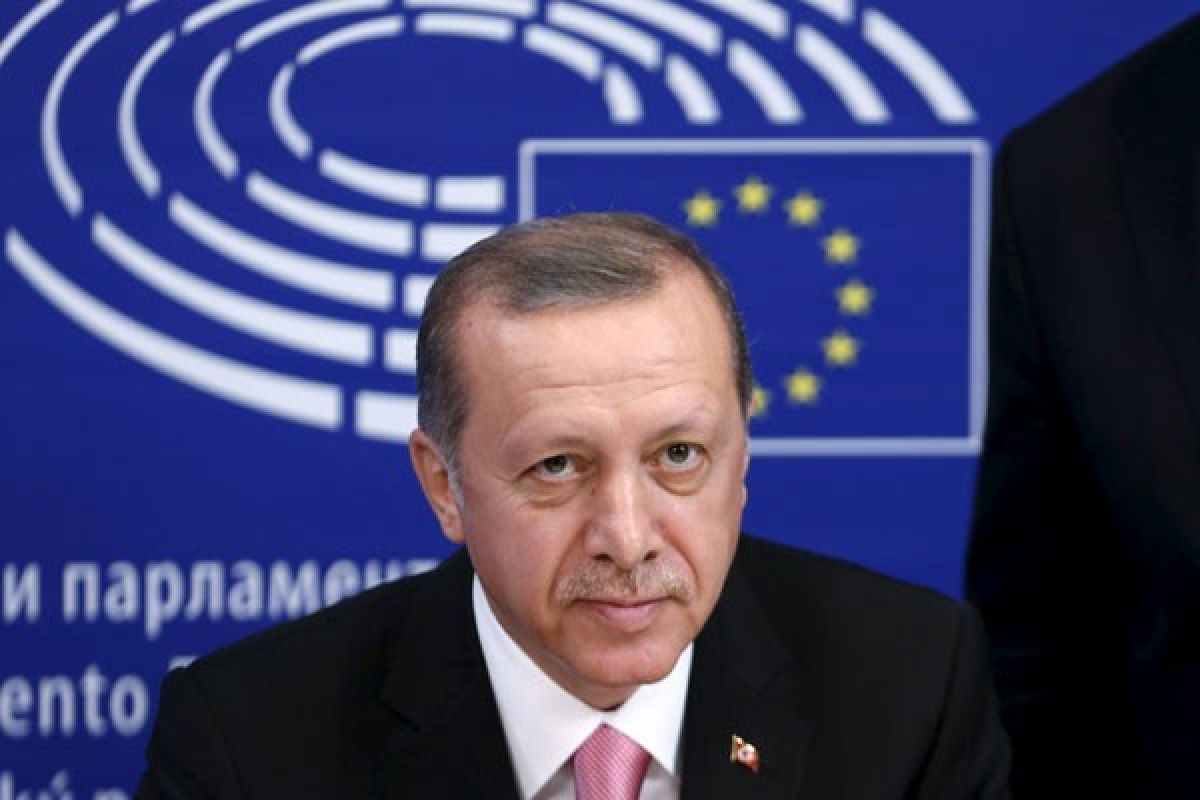 Turki tak akan berhenti mengebom petempur Kurdi di Suriah