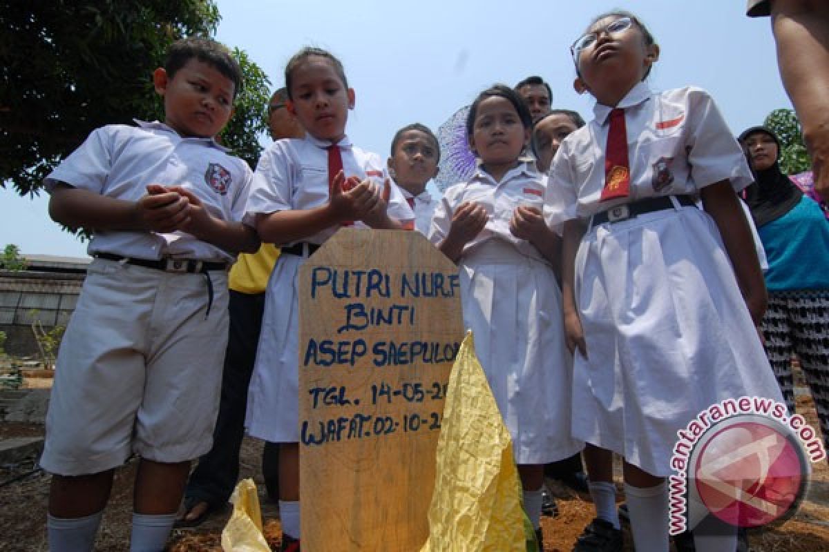 A ditersangkakan pencabul anak, pengembangan perempuan dalam kardus