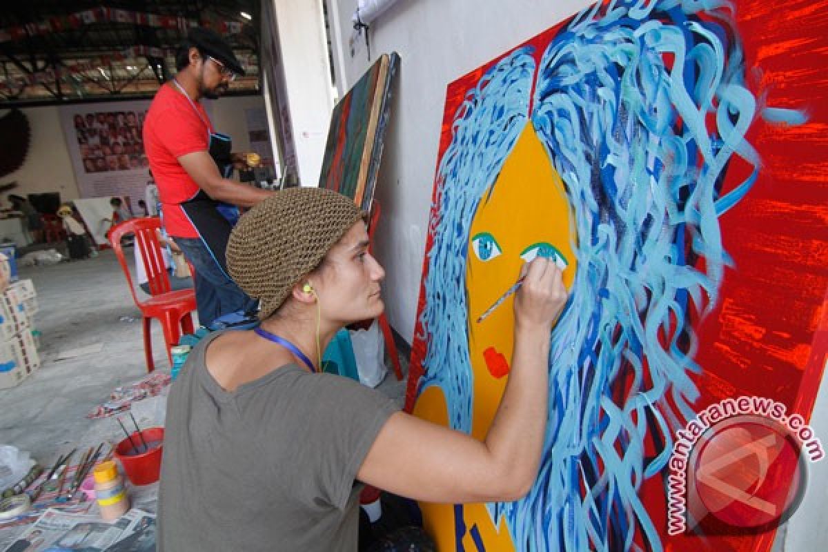 Perupa 22 negara melukis bersama di Borobudur