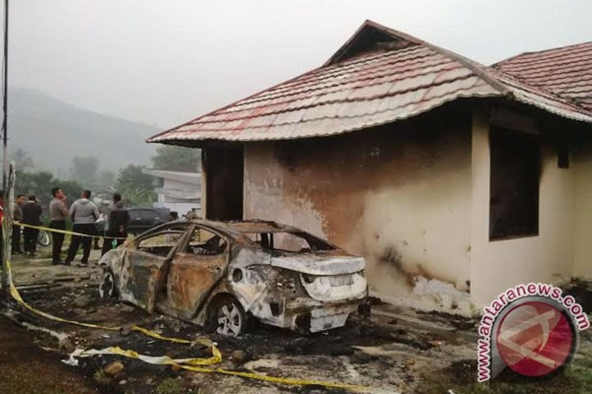 Kantor Polsek di Bengkulu dibakar massa