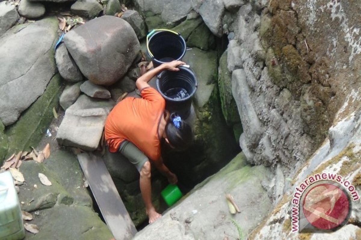 Warga Di Pulau Maya Masih Kesulitan Air 