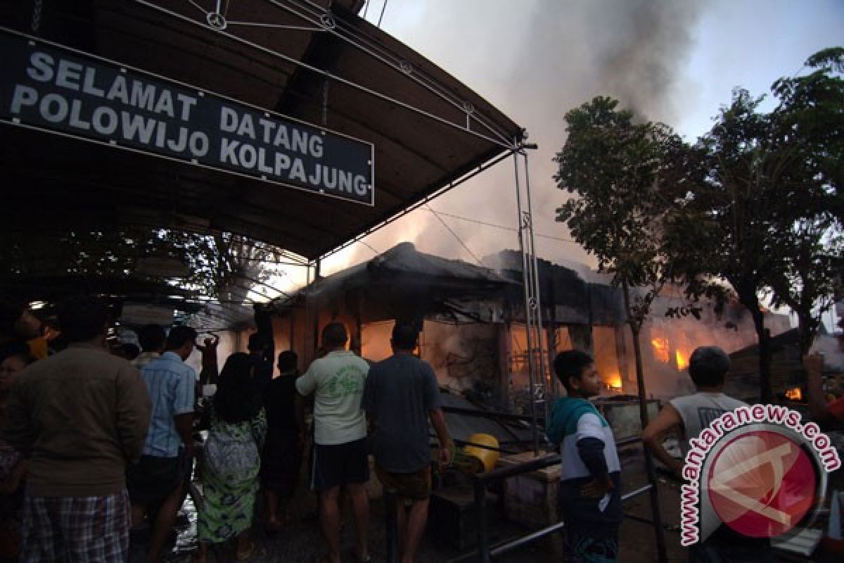 150 kios pasar di Pamekasan terbakar