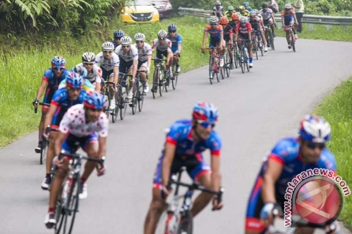 Tour de Singkarak, Ahad Kazemi tercepat di puncak Lawang