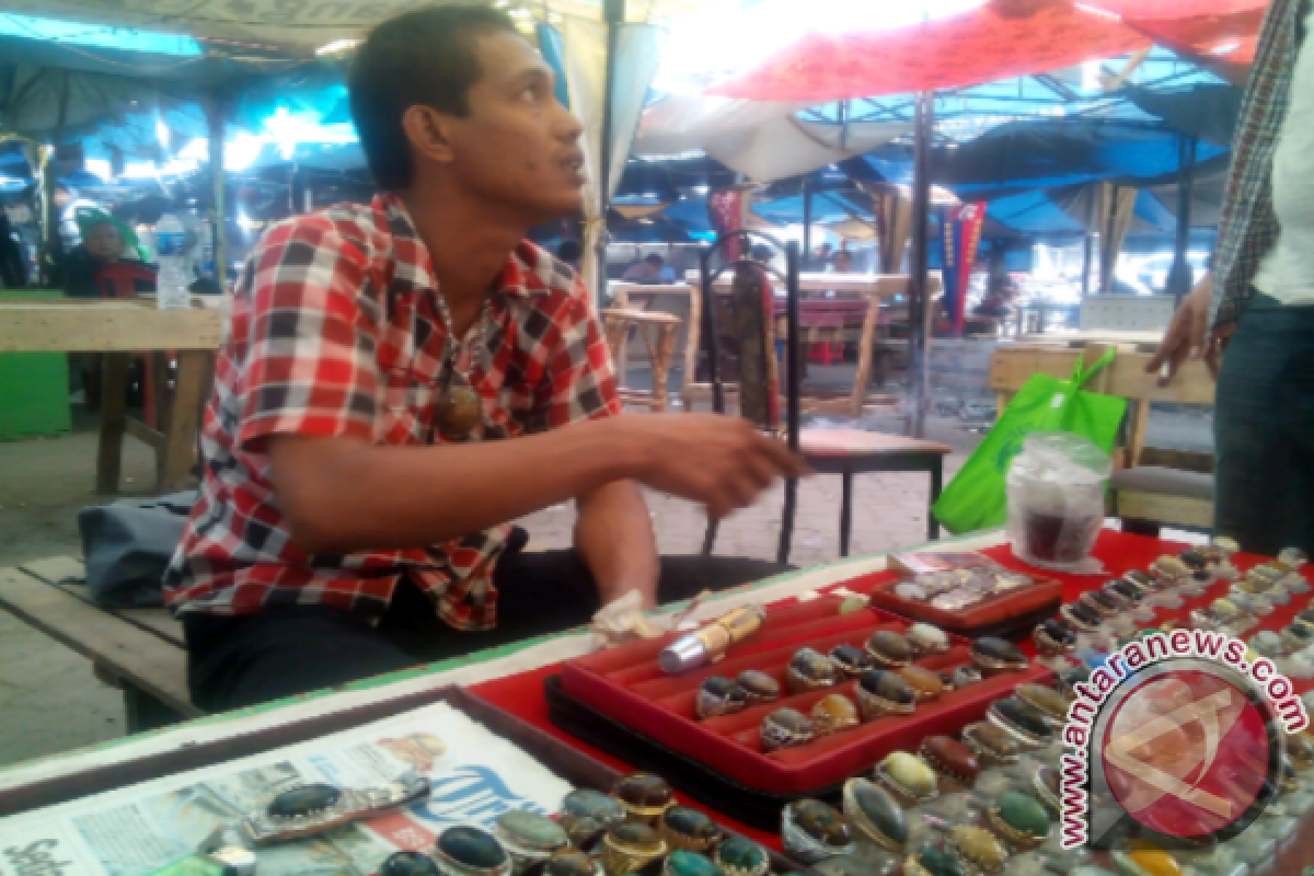 Pasar batu akik Palembang lesu imbas krisis