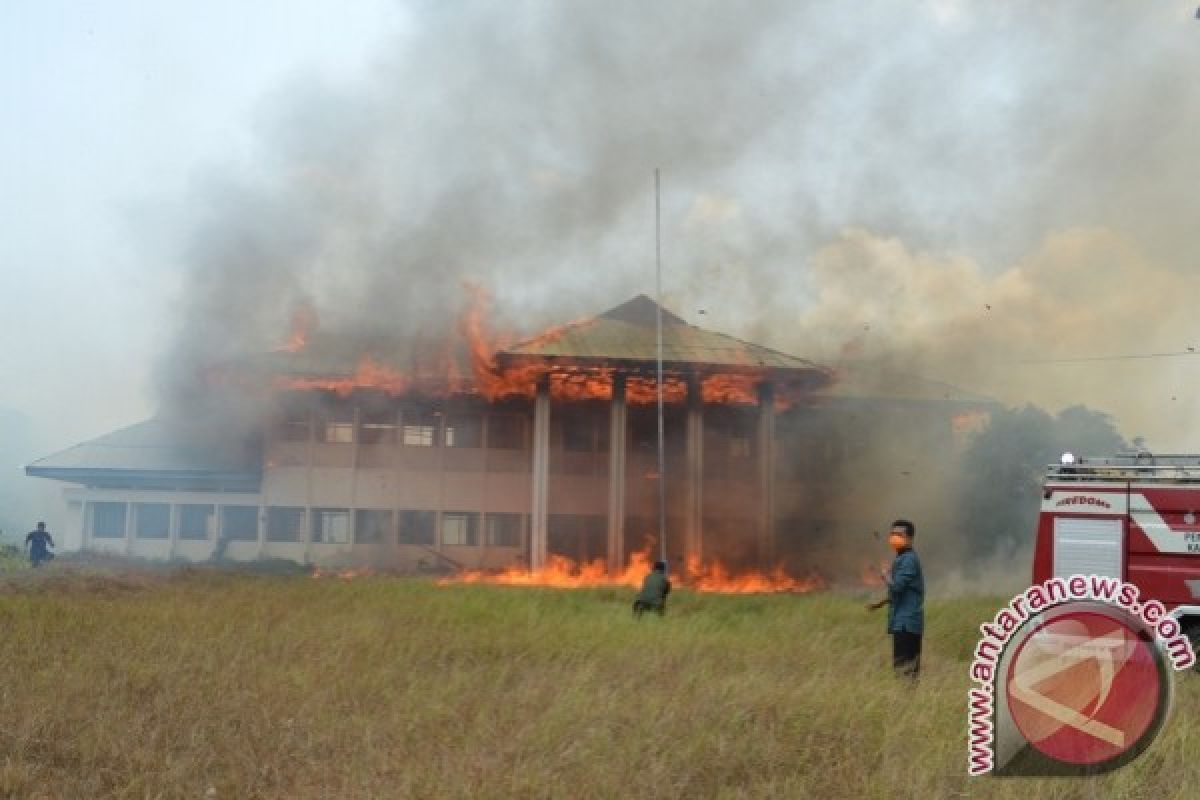 Bekas Kantor KPU Seruyan Terbakar 