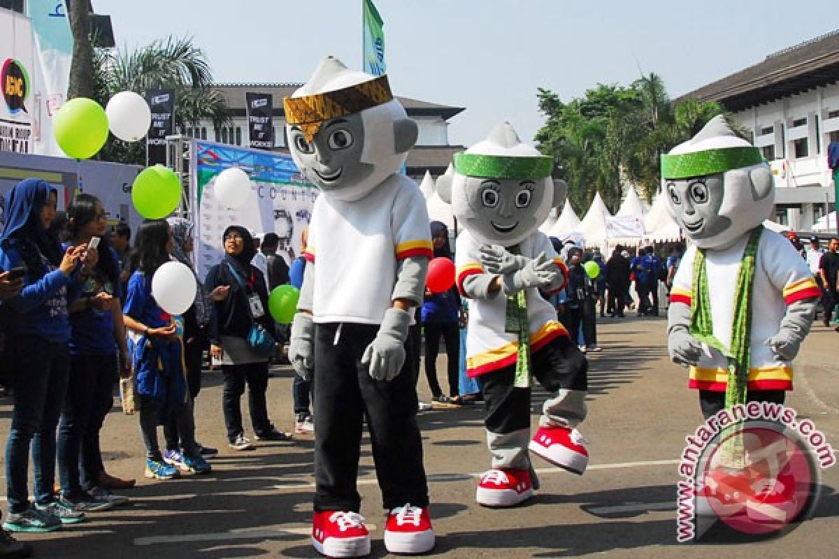 Maskot PON XIX Lala dan Lili dilepas di Patenggang