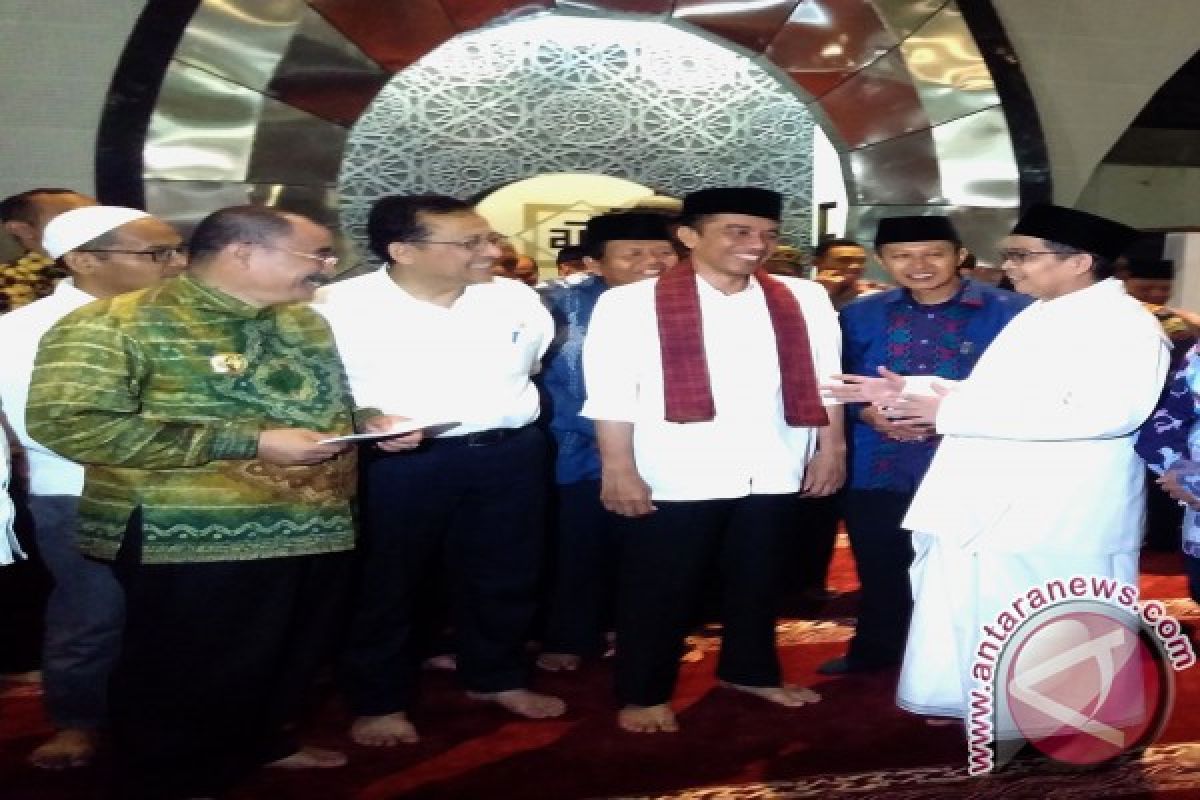 Presiden Jokowi Kunjungi Masjid Raya Sumbar