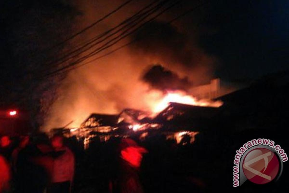 Kebakaran Tanah Abang hanguskan ratusan kios