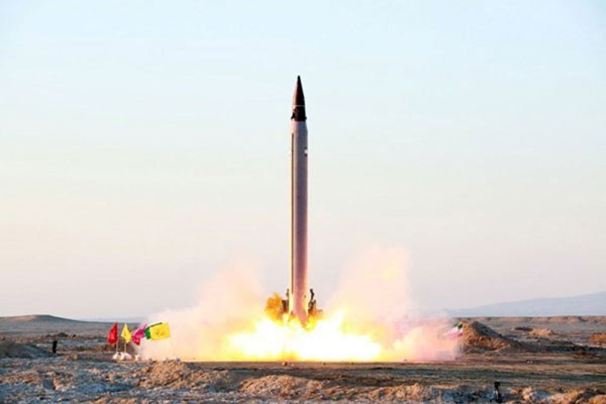 Pakistan berhasil uji coba peluncuran rudal buatan sendiri