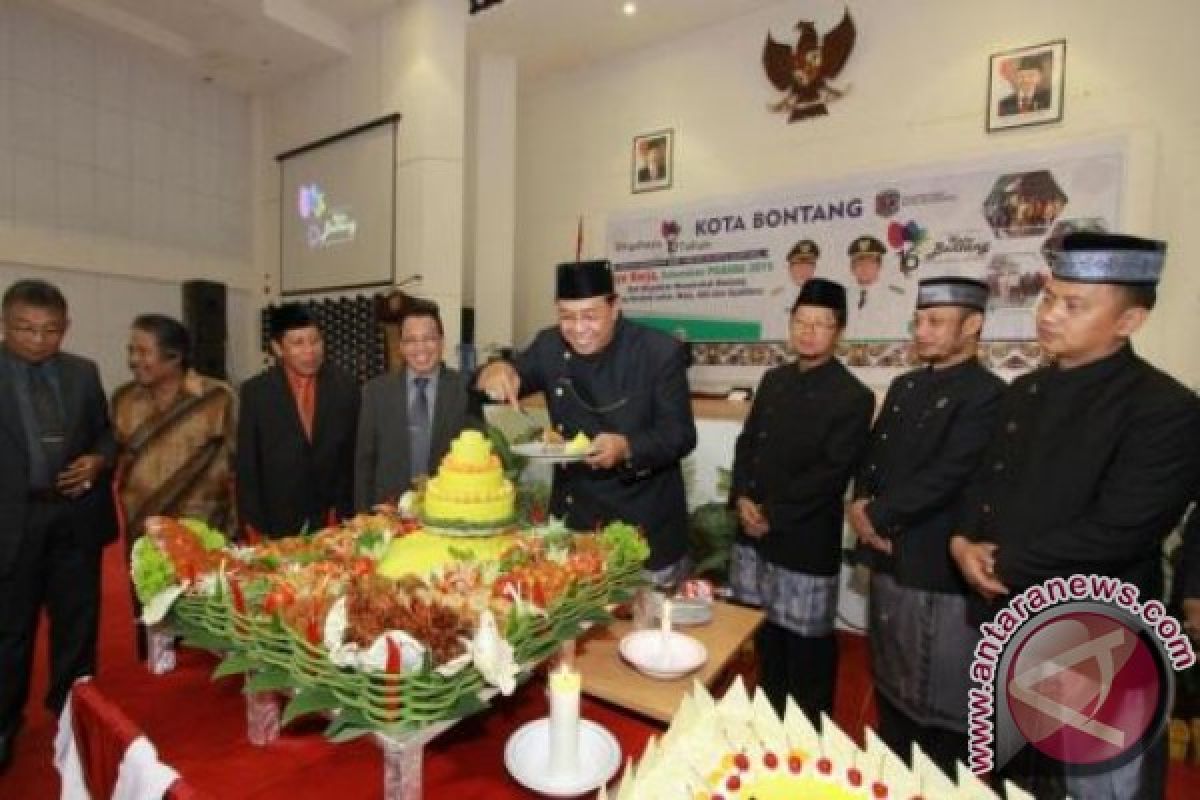 Wali Kota Berikan Penghargaan Lomba Bontang Sehat