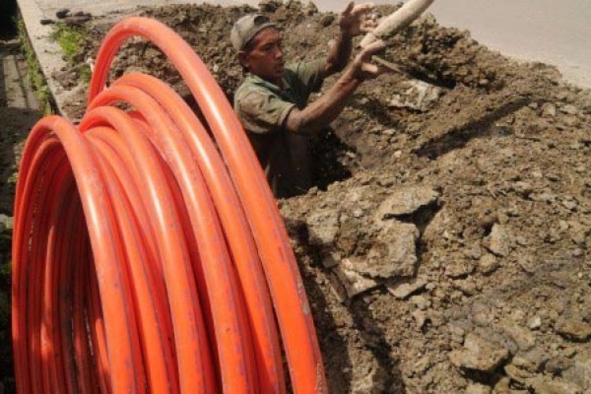 Tragis, pekerja tewas saat gali kabel PLN di Mampang