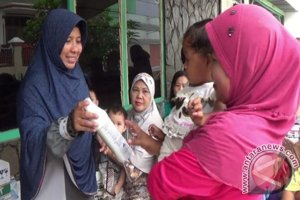 Relawan bagikan oksigen gratis kepada warga Palembang