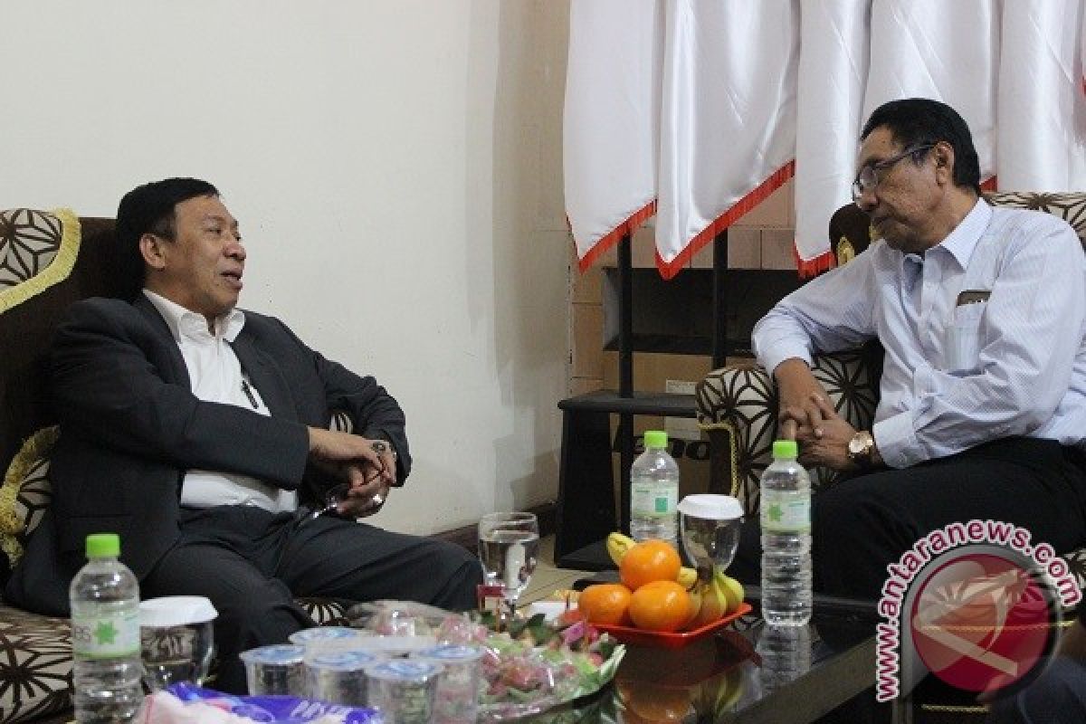 Penjabat Wali Kota Surabaya Konsultasikan Pengawasan PNS