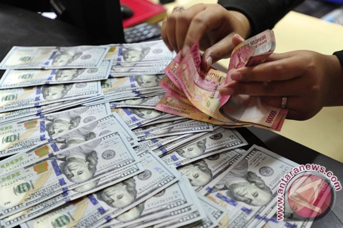 Rupiah closes lower at Rp14,003