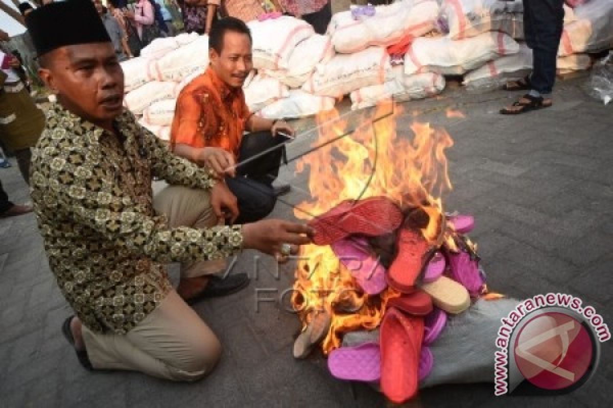 Wagub Jatim: Jangan Ada Lagi Sandal 